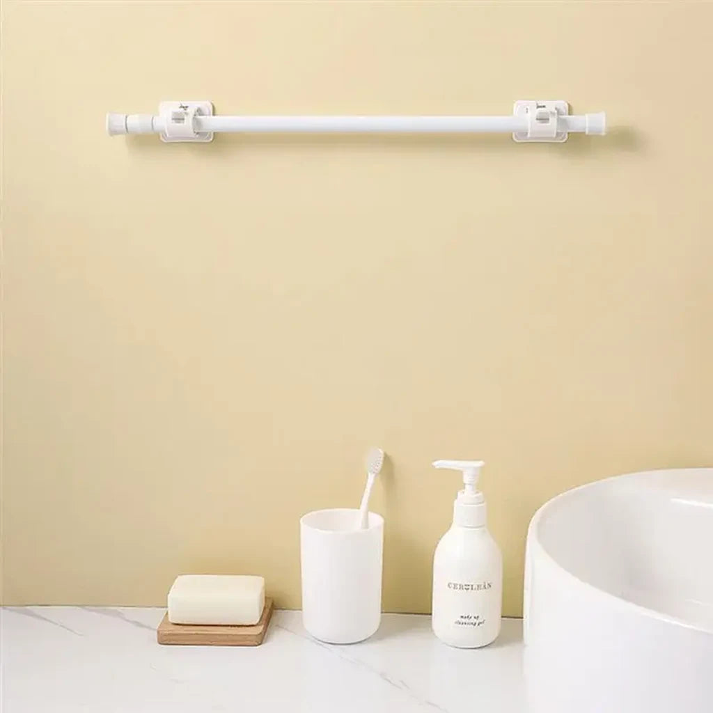 Barre de rideau de douche extensible installé dans une salle de bain