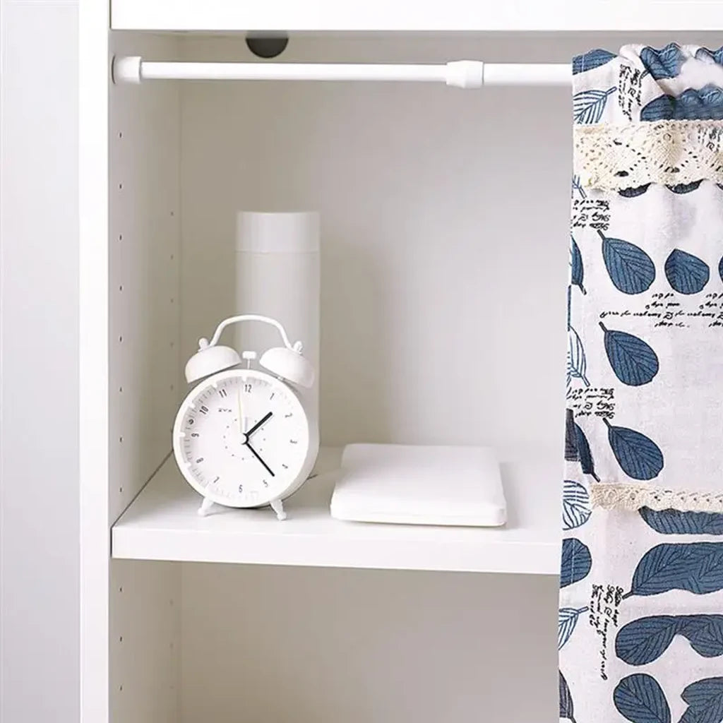 Barre de rideau de douche extensible en situation dans la salle de bain