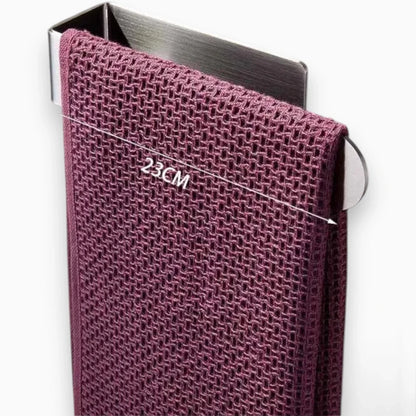 Porte serviette barre noire montée au mur salle de bain