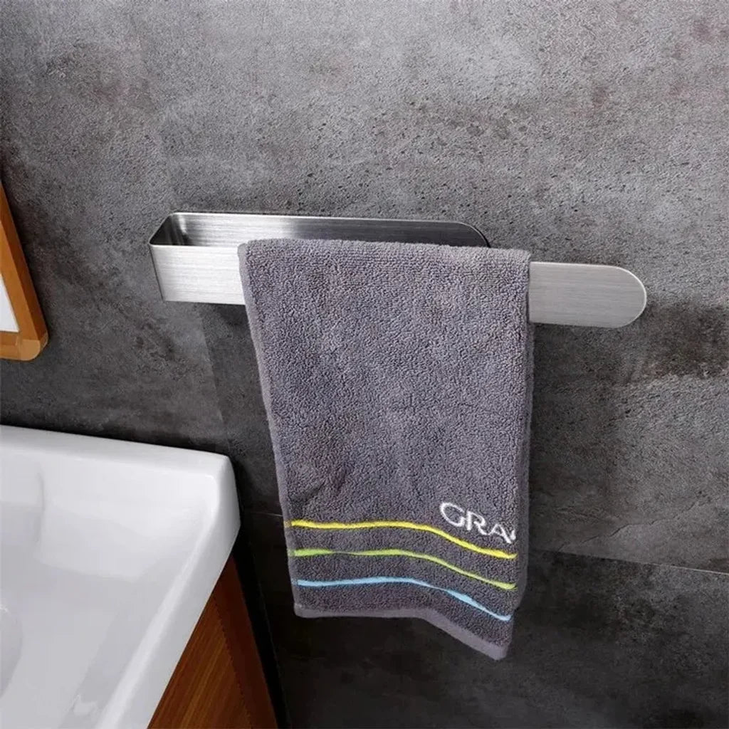 Barre porte serviette en situation dans la salle de bain