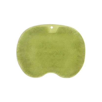 Brosse WC silicone plate utilisée comme grattoir de dos sous la douche