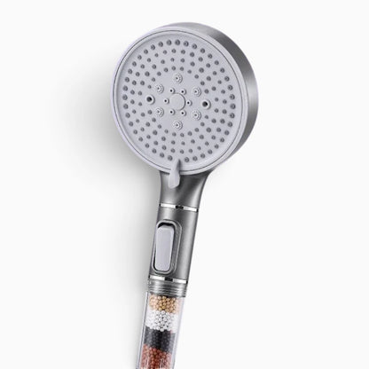 Filtre anti calcaire pour pommeau de douche en finition chromée brillante