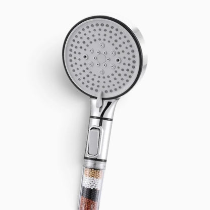 Pommeau douche filtrant compact adapté à tous les systèmes de salle de bain