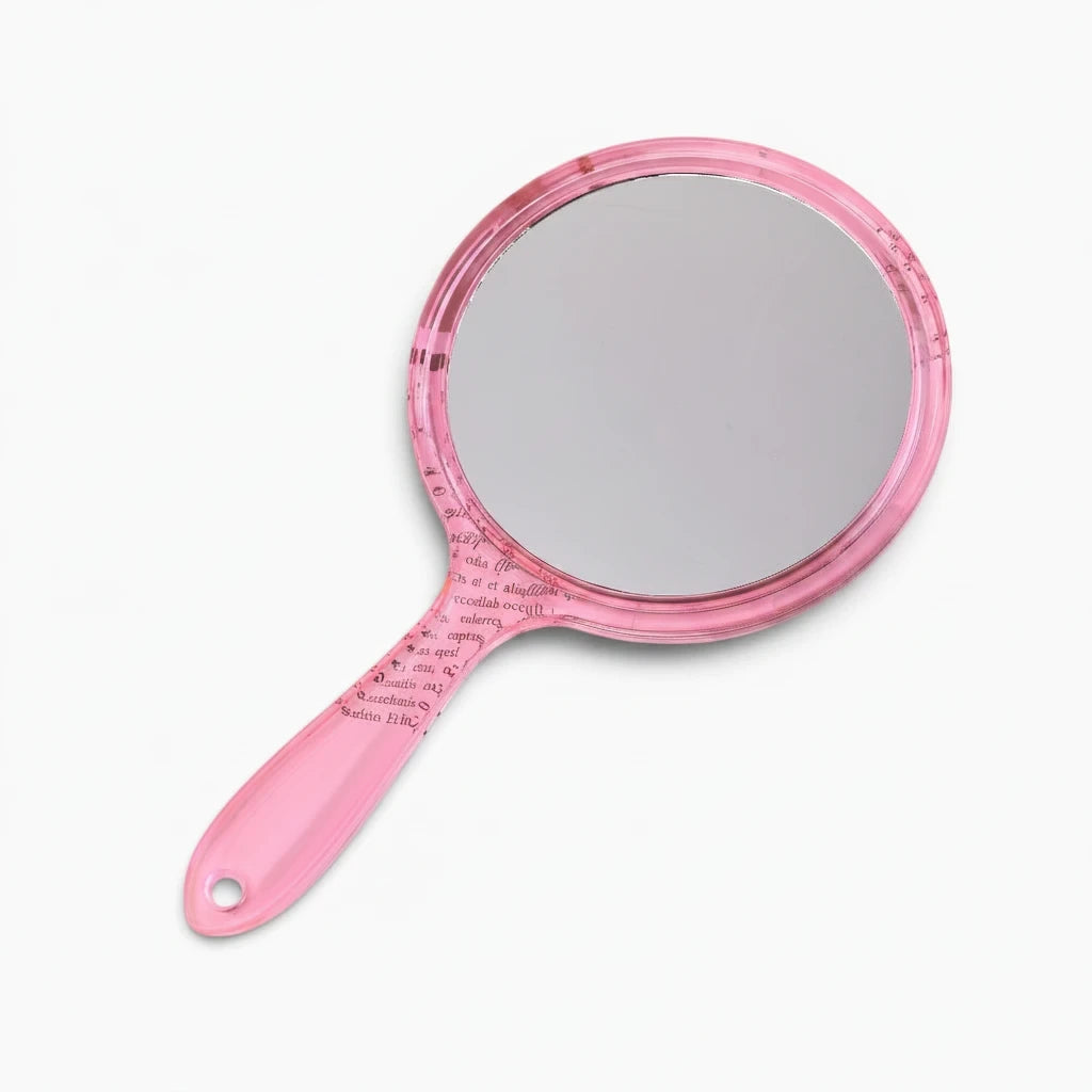 Miroir sur pied grossissant léger rangé dans une trousse de toilette de voyage