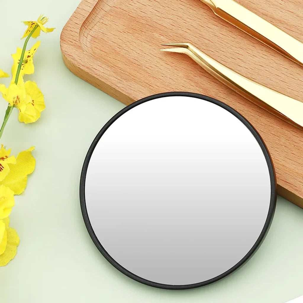 Miroir grossissant x10 en situation dans la salle de bain