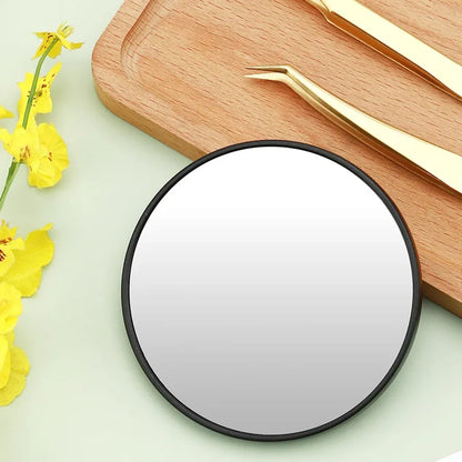 Miroir grossissant x10 en situation dans la salle de bain