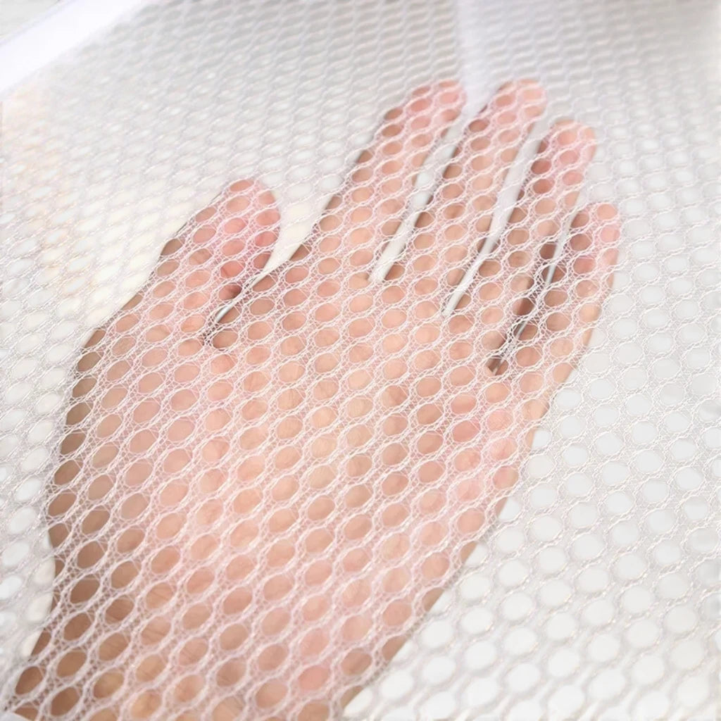 Panier à linge pliante base stable, mailles fines retenant poussière et saletés