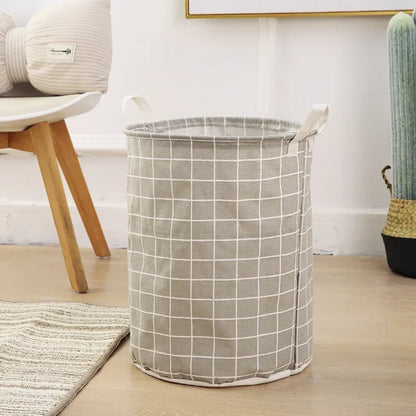 Panier à linge tri installé dans une salle de bain
