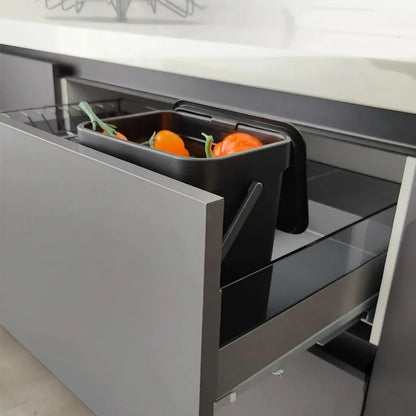 Poubelle salle de bain blanc cassé, design épuré avec couvercle