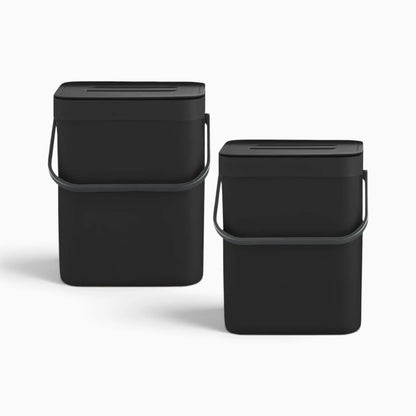 Petite poubelle salle de bain noire avec couvercle fermé, design compact