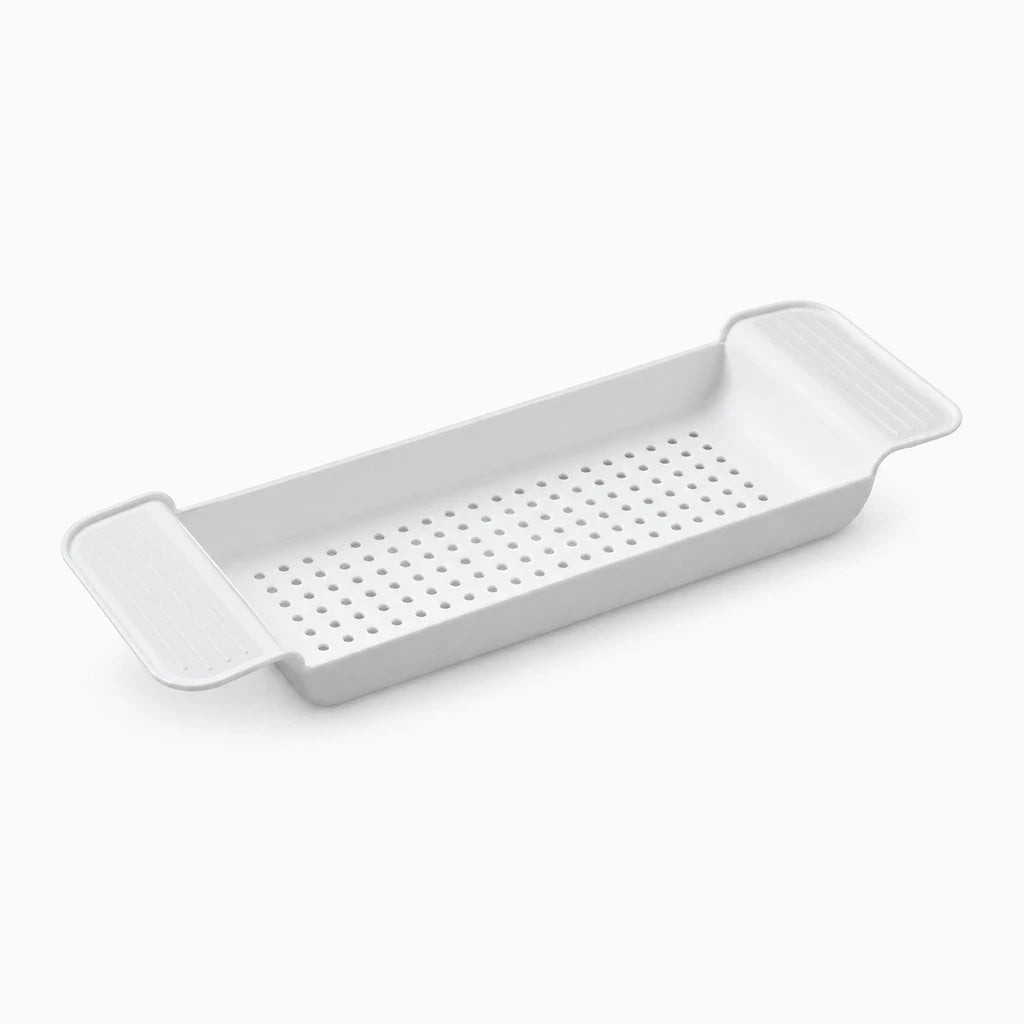 Rangement plateau baignoire blanc avec savon et serviettes organisés