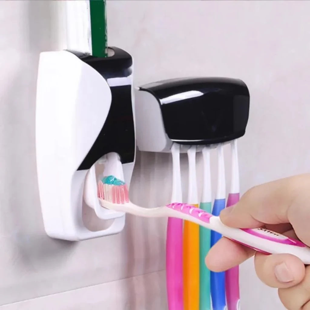 Porte brosse à dent mural installé dans une salle de bain