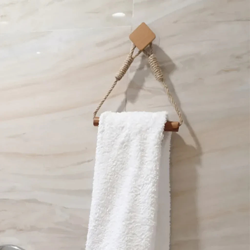 Porte papier toilette bois en situation dans la salle de bain