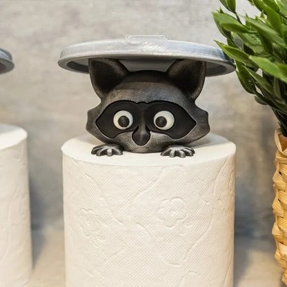 Porte papier toilette rigolo installé dans une salle de bain