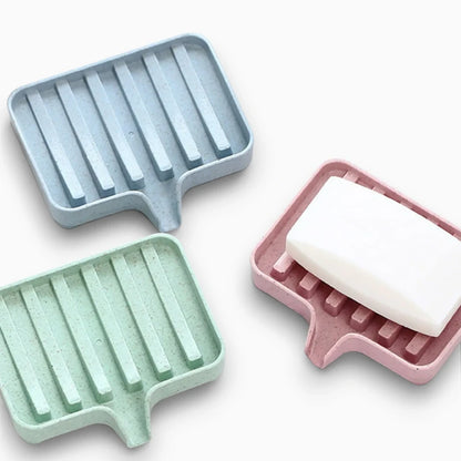 Porte-savon pour barre de douche fixé au mur sous le pommeau