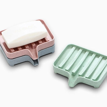 Porte savon barre douche compact posé sur le rebord du lavabo