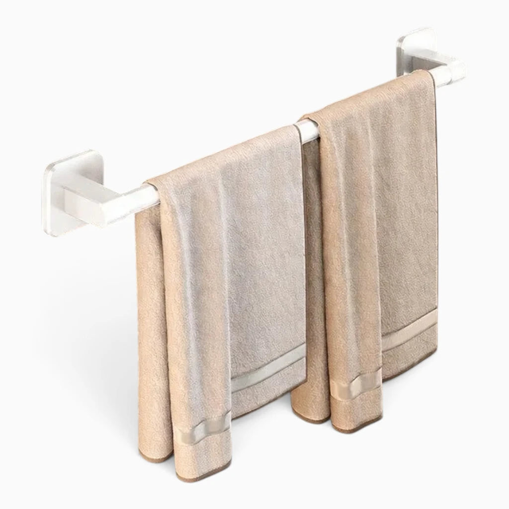 Porte serviette murale blanc avec serviettes colorées accrochées, style décoration épurée