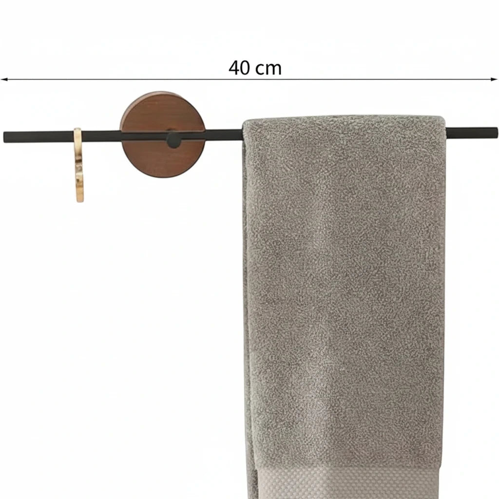 Porte-serviette mural bois chaud texture naturelle accessoires suspendus
