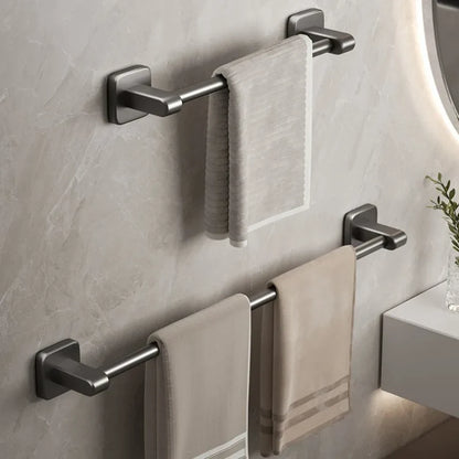 Porte serviette noir installé dans une salle de bain