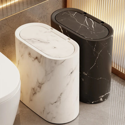 Poubelle salle de bain originale en situation dans la salle de bain