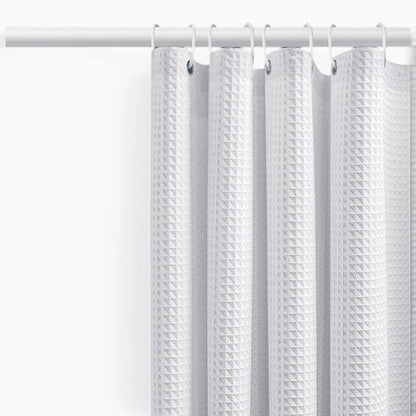 Rideau de douche épais avec texture gaufrée en relief, coloris neutre