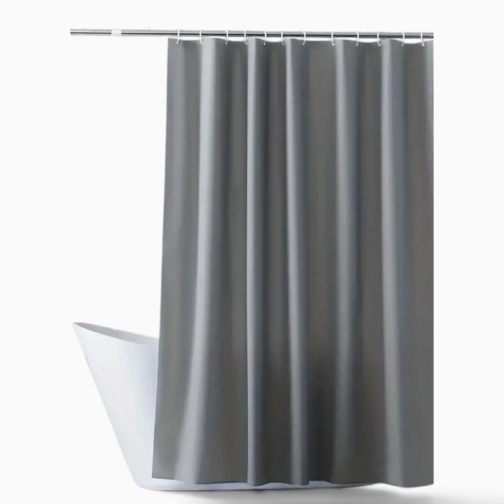 Rideau de douche lin gris 180x180cm suspendu à des crochets dans une salle de bain moderne
