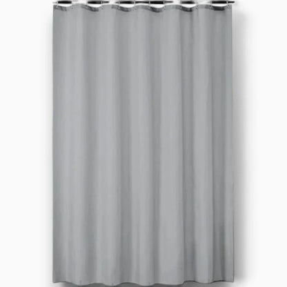 Détail de la texture en lin du rideau de douche avec sa teinte grise neutre et apaisante