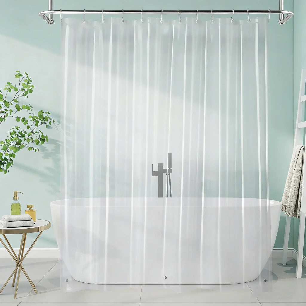 Rideau de douche plastique en situation dans la salle de bain