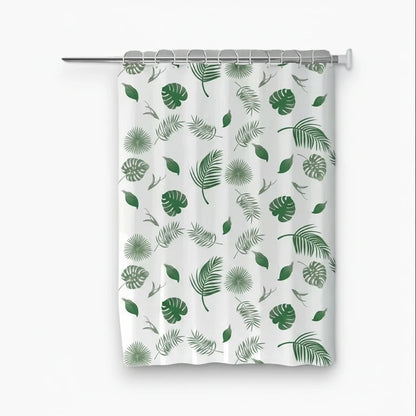 Détail du motif feuillage sur rideau de douche vert, intimité et lumière douce