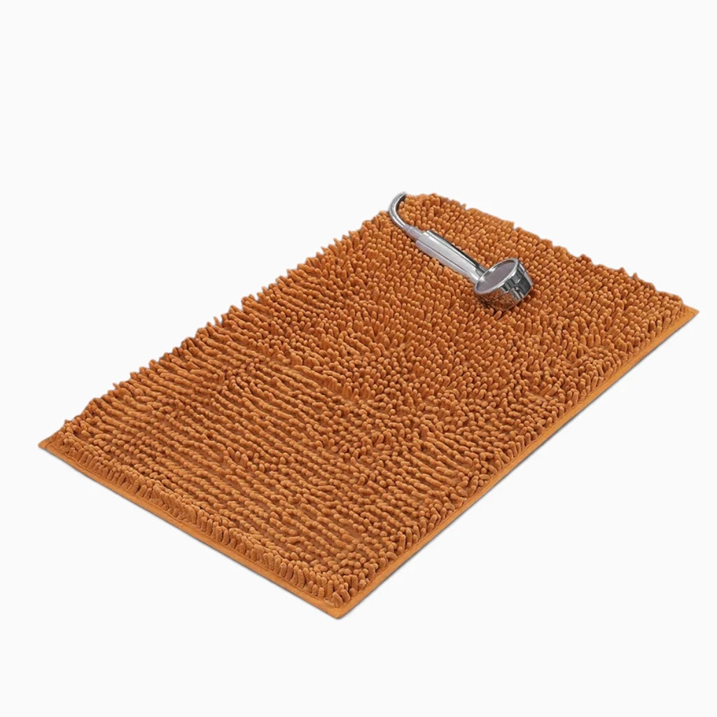 Tapis salle de bain chenille dans une teinte chaude créant une ambiance cosy