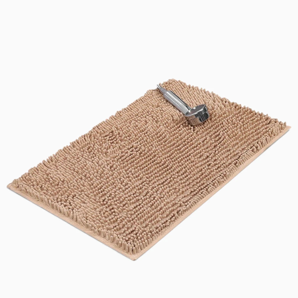 Tapis de bain chenille sécurisant avec base antidérapante sur sol mouillé