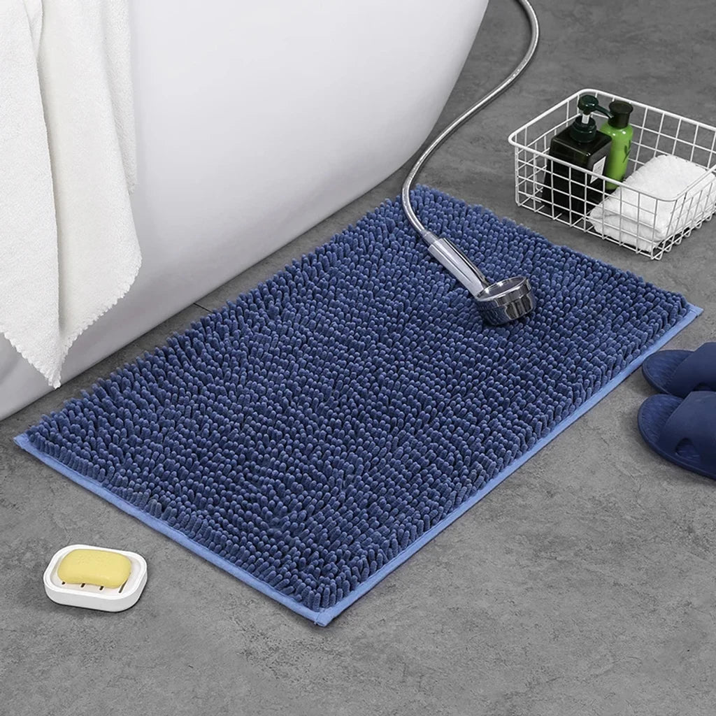 Tapis de bain chenille en situation dans la salle de bain