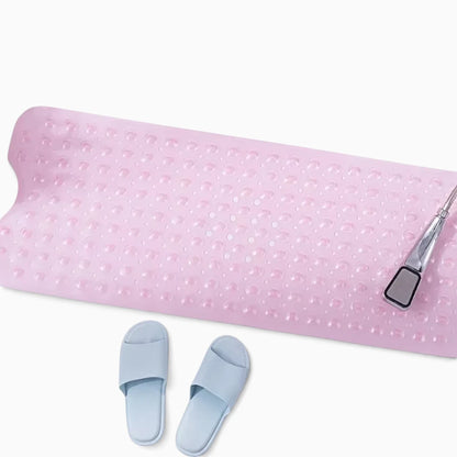 Surface antidérapante du tapis rose pour salle de bain, vue de dessus en lumière naturelle