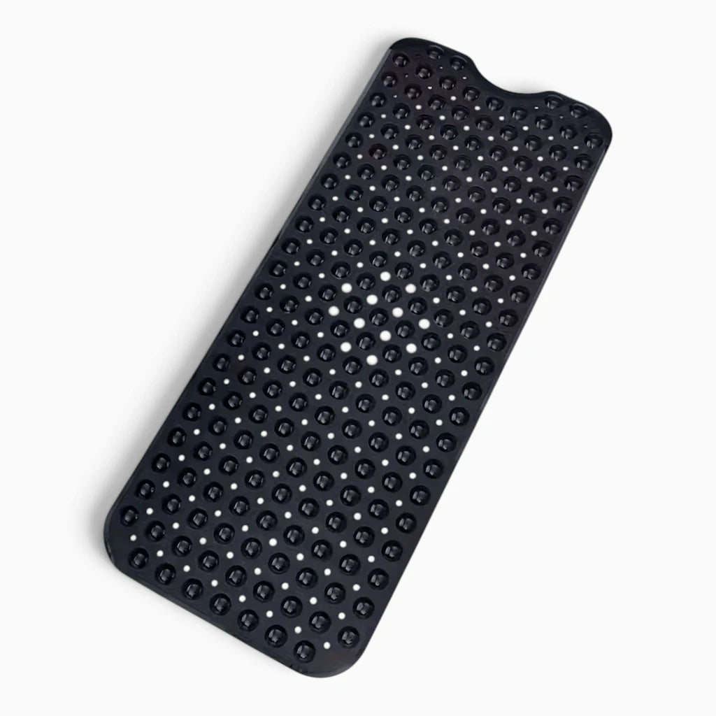 Tapis de bain rose bien fixé au sol grâce à ses ventouses adhésives discrètes