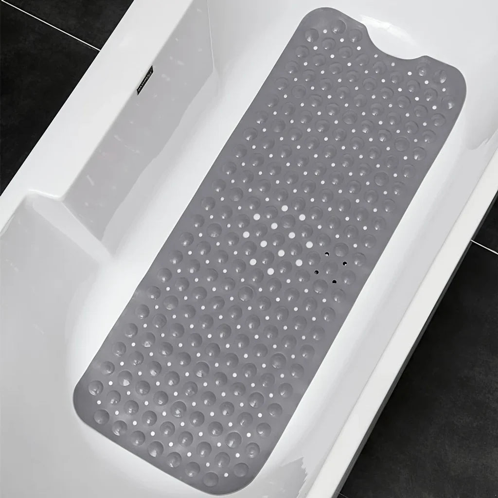Tapis de bain rose installé dans une salle de bain