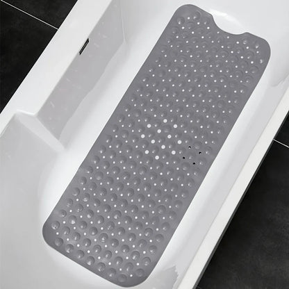 Tapis de bain rose installé dans une salle de bain