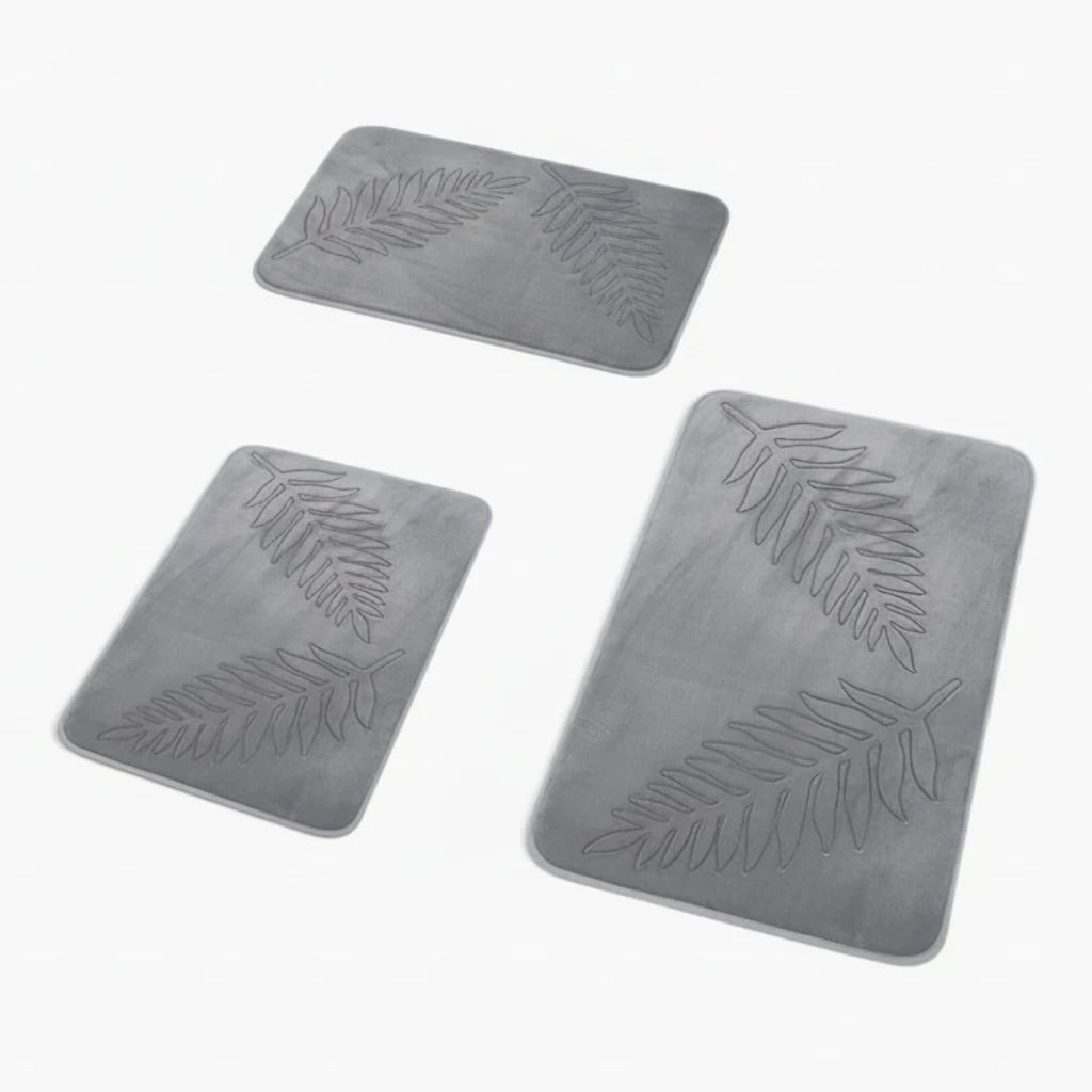 Tapis de bain à séchage rapide posé devant une baignoire, couleur neutre douce